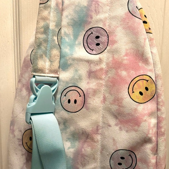 Tie Dye Smiley Face Emoji Cargo Sling Handbag Crossbody Book Travel Gym Bag - Picture 4 of 6